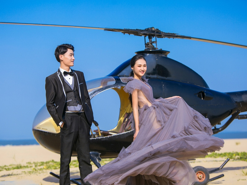 內(nèi)蒙男子借2000多公里來(lái)的直升機(jī)520向女友求婚